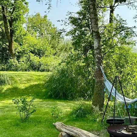 Feriehus Wooden House With Animals And Kayaks Near
